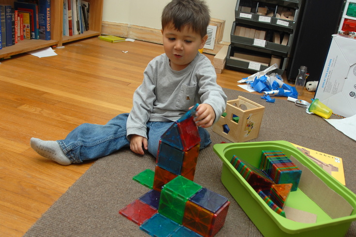 building a house with Magna-Tiles