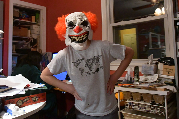 still has the crazy clown mask